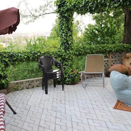 Picnic Hostel Kutaisi Zewnętrze zdjęcie