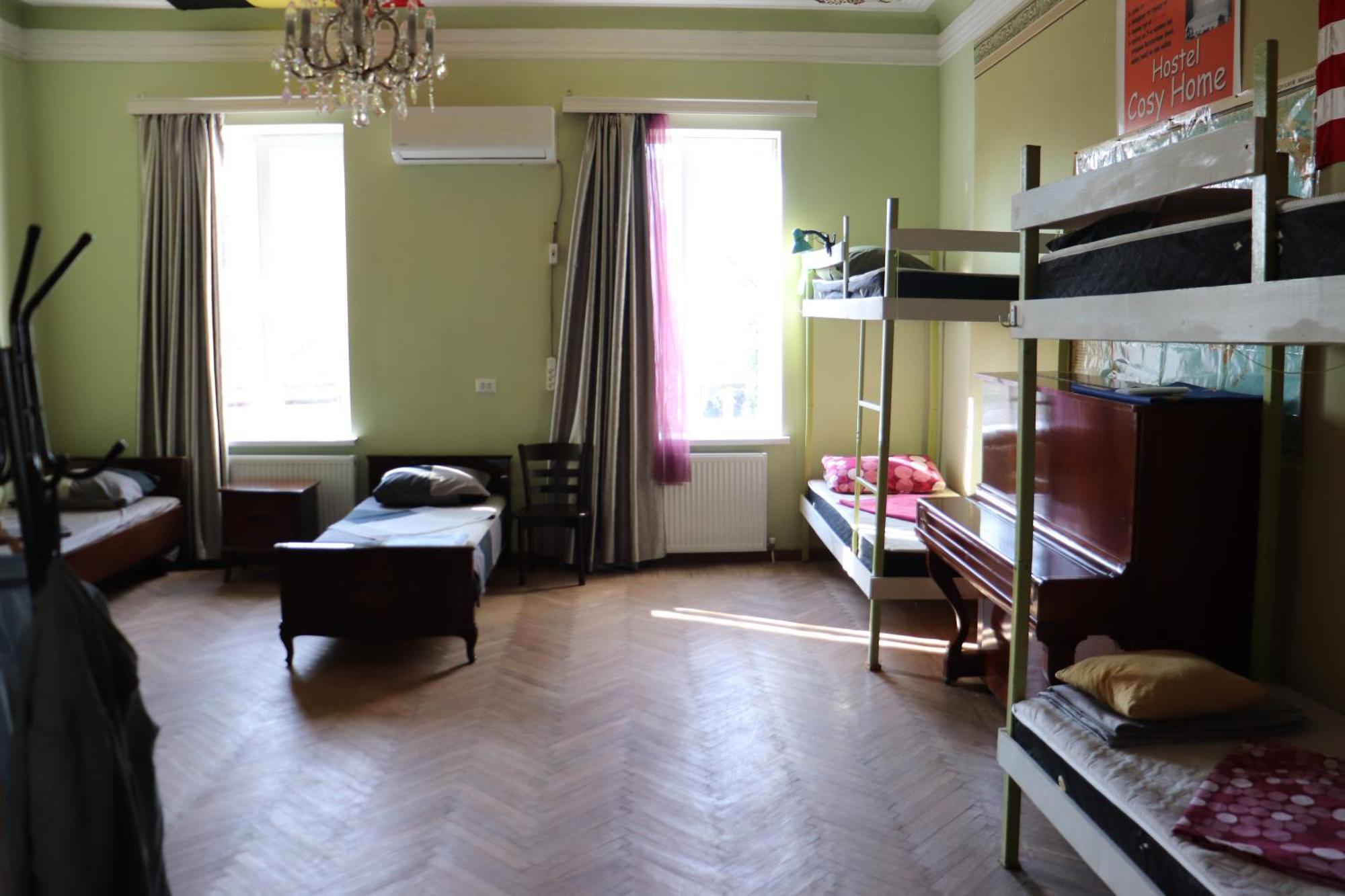 Picnic Hostel Kutaisi Zewnętrze zdjęcie