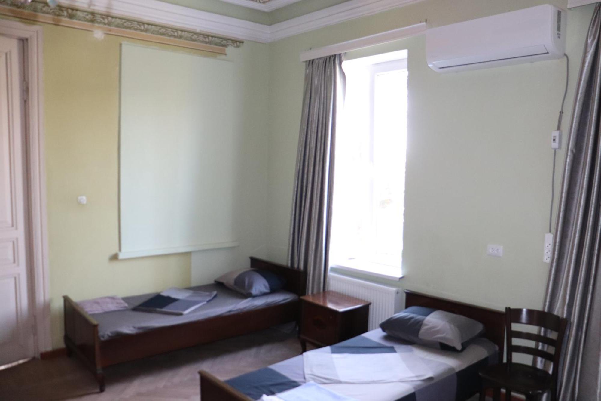 Picnic Hostel Kutaisi Zewnętrze zdjęcie