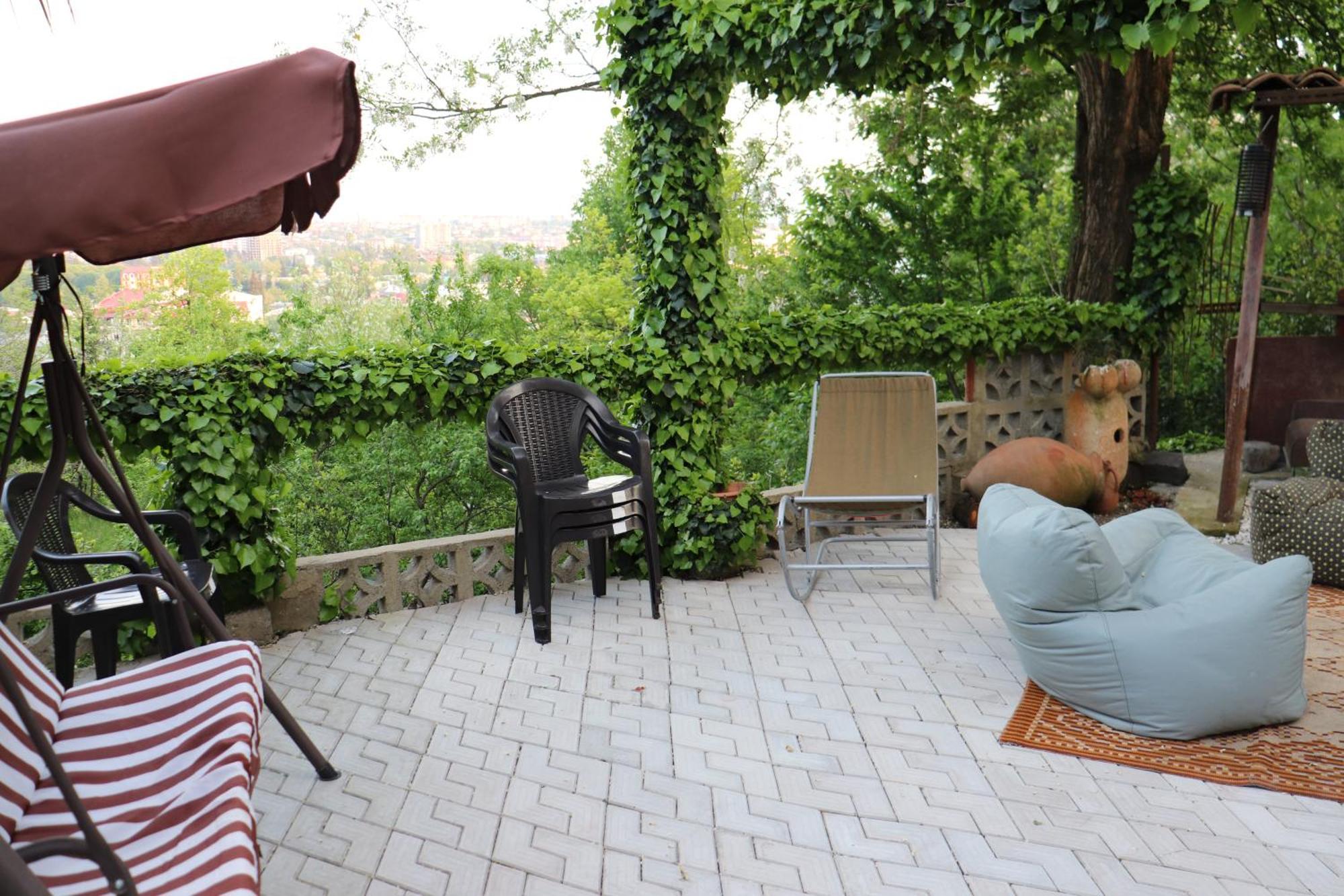 Picnic Hostel Kutaisi Zewnętrze zdjęcie