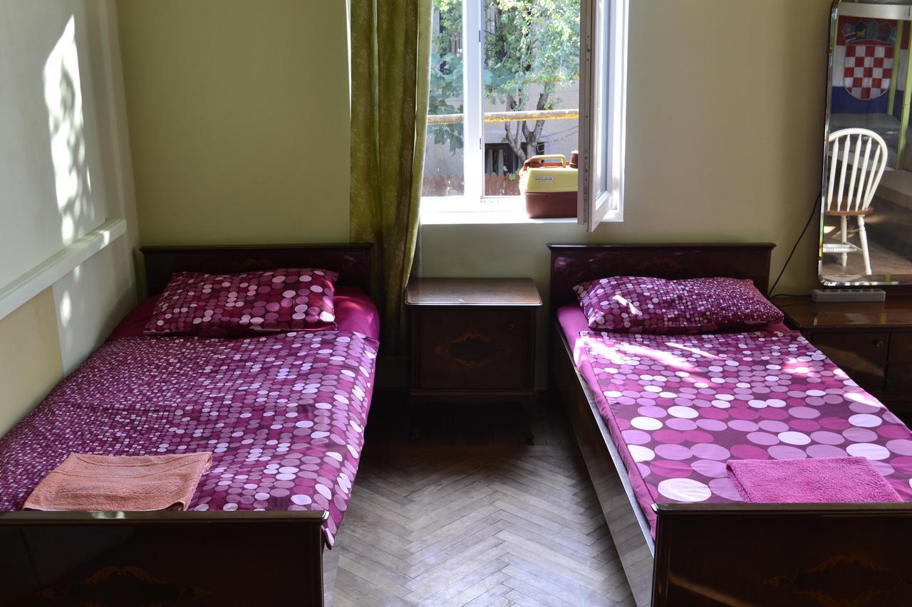 Picnic Hostel Kutaisi Zewnętrze zdjęcie