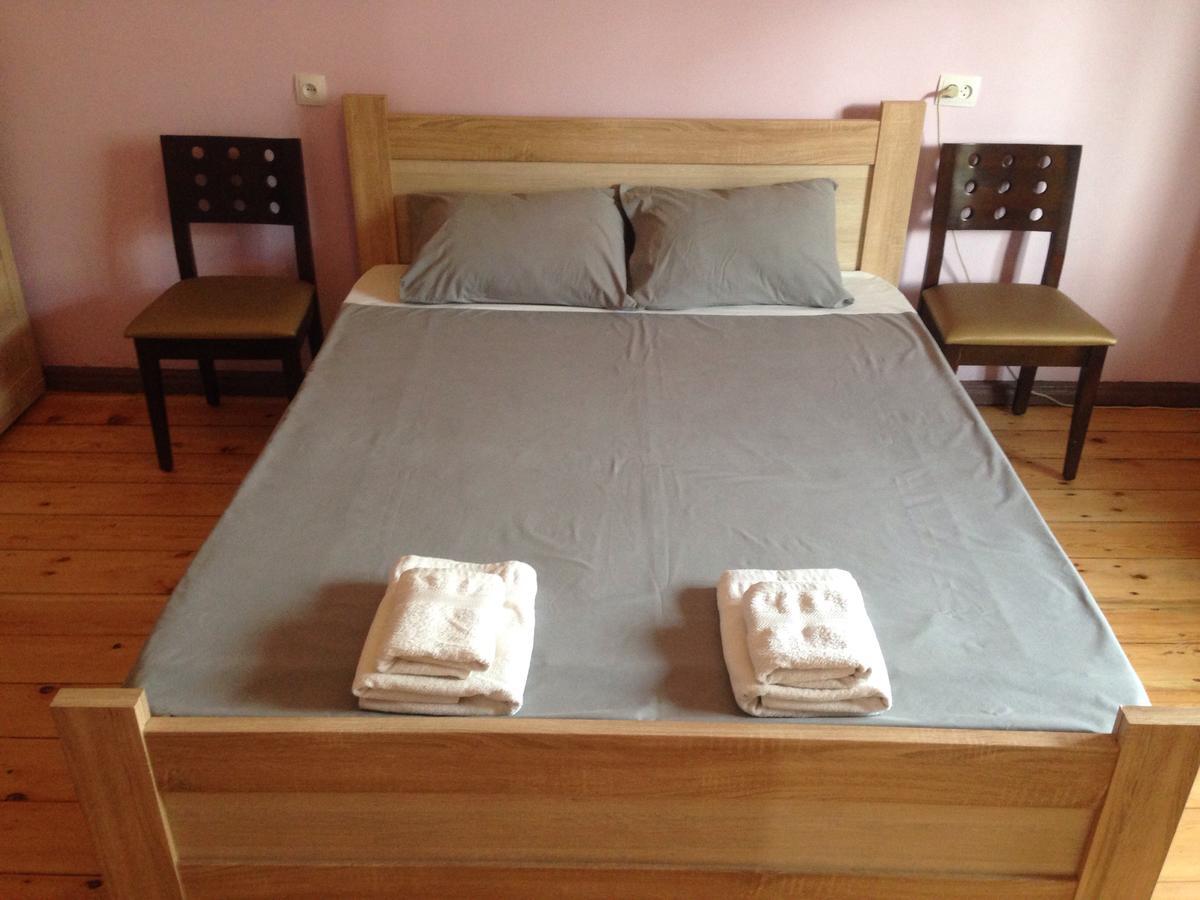 Picnic Hostel Kutaisi Zewnętrze zdjęcie